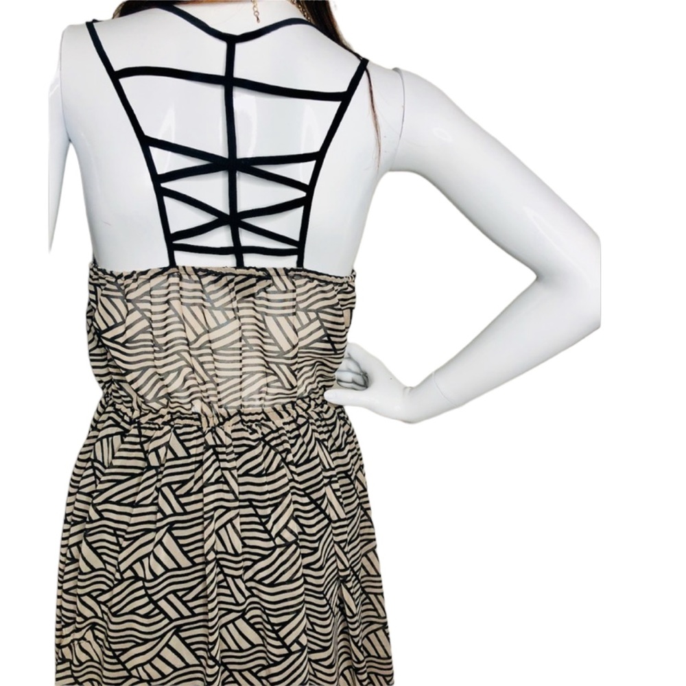 Dress - Picture 4 of 11